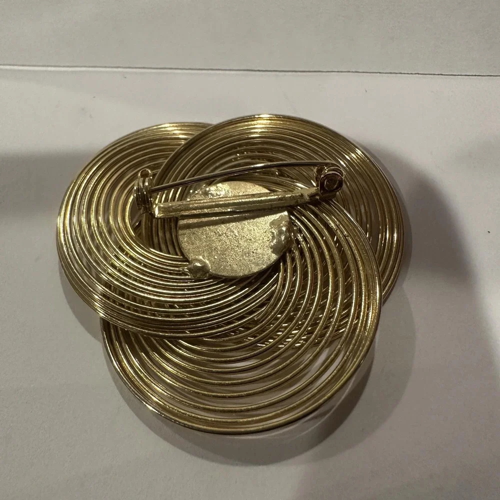 VTG 80s Gold Tone Spiral Coil Circle Brooch Pin Large Modernist Statement‎ Swirl